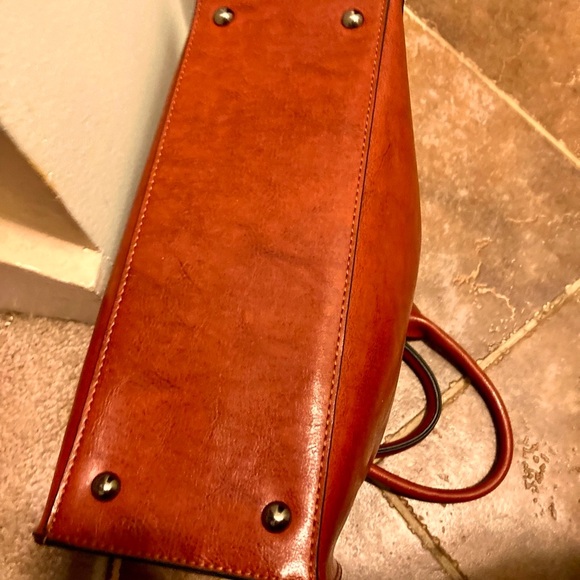 BRAND NEW, RICH, CARAMEL COLORED SHOULDER BAG/HANDBAG/TOTE/CROSSBODY BAG - Picture 7 of 8